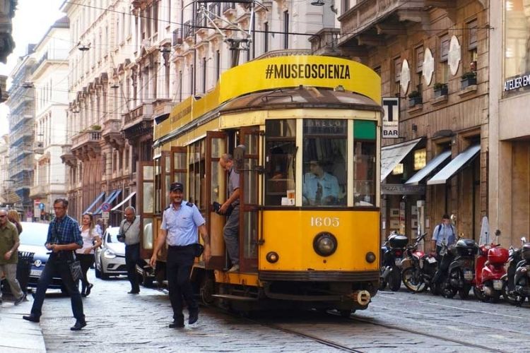 mezzi pubblici tram Milano