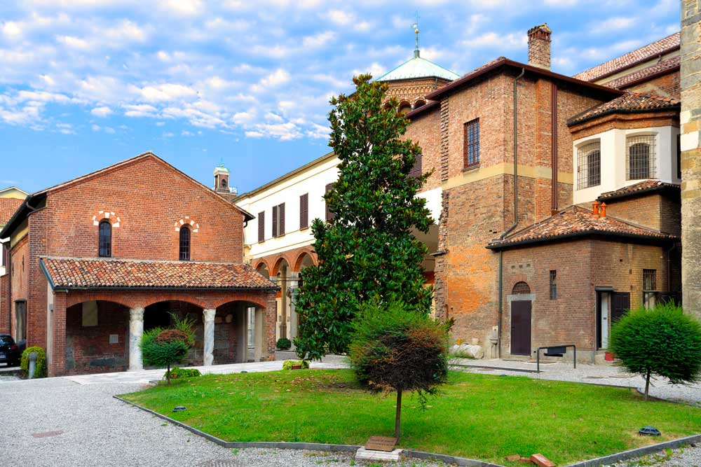 Basilica Sant Ambrogio esterno