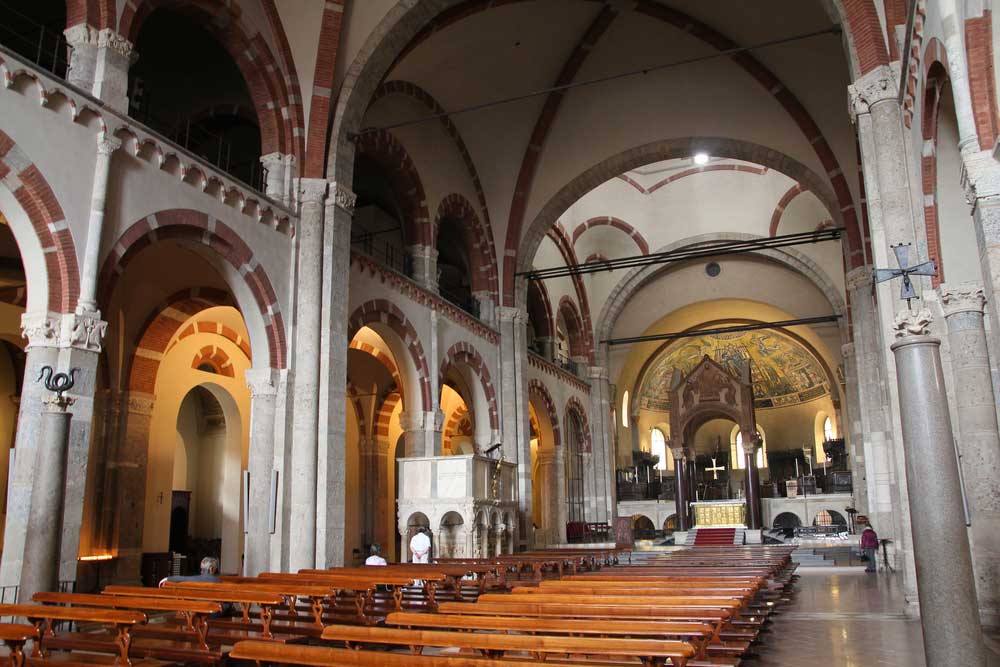 Basilica Sant Ambrogio interno