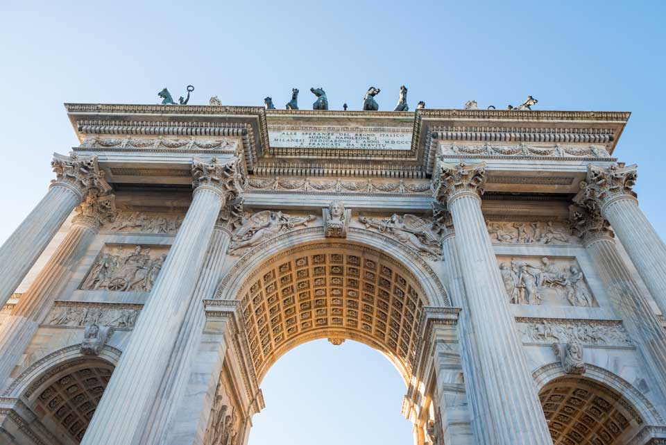 Arco della pace vicino